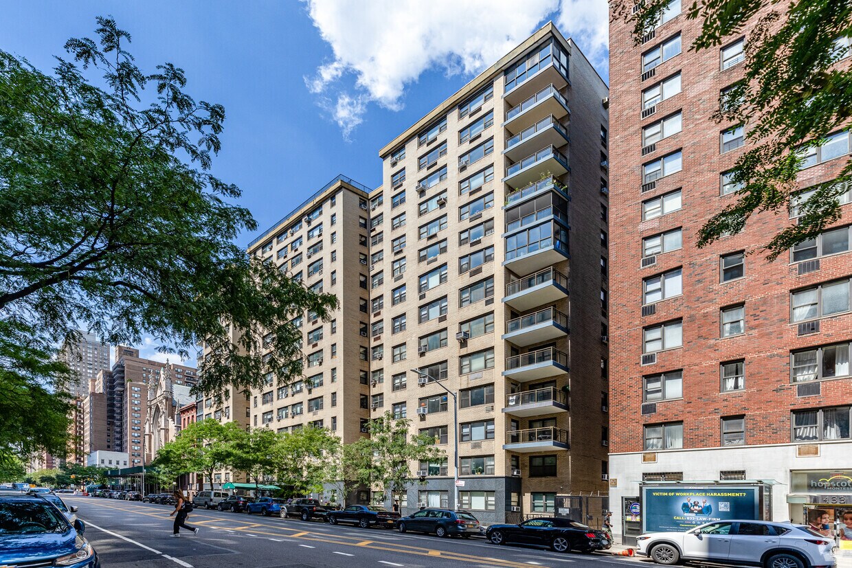 Vista desde la calle - 425 E 79th St
