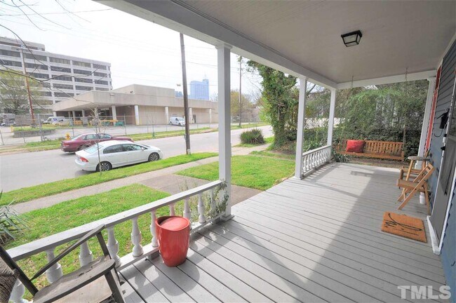 Foto del edificio - 325 E Edenton St