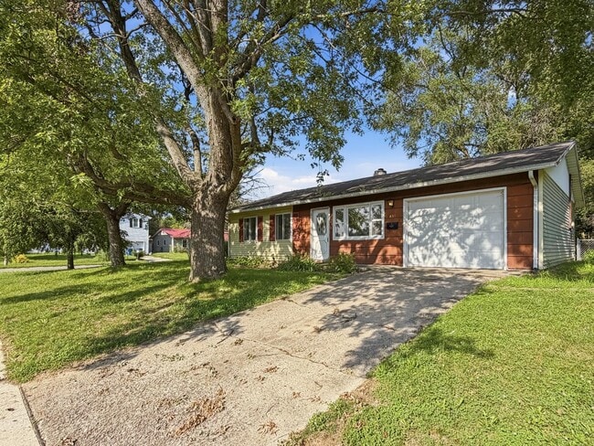 Building Photo - 836 Eastmont Dr
