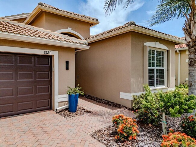 Foto del edificio - 4820 Grand Banks Dr
