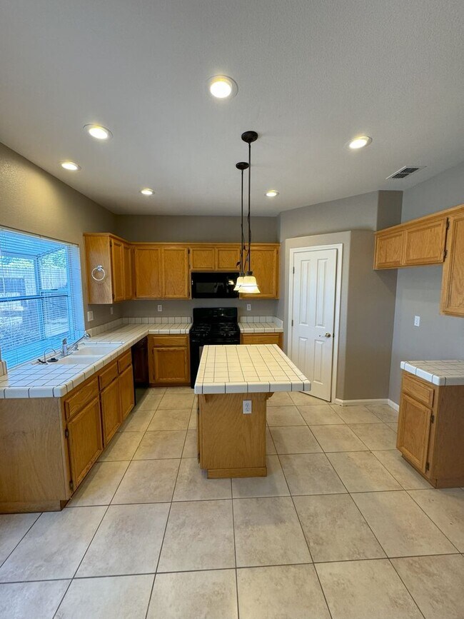 Foto del edificio - 4904 Brittany Ct