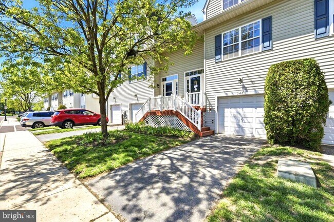 Foto del edificio - 248 Roosevelt Ave