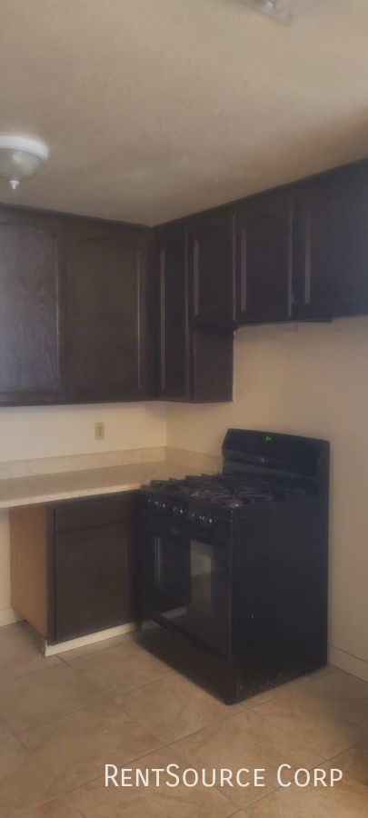 Building Photo - 3 Bedroom 2 Bath Single Family Home in Bar...