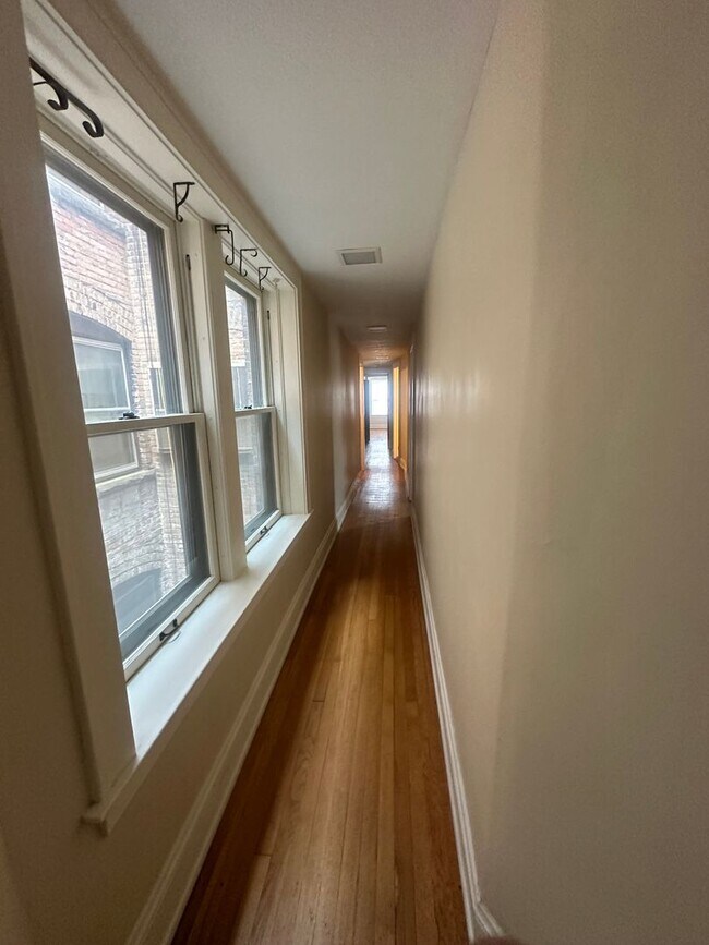 Building Photo - 2673 Euclid Heights