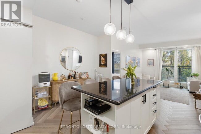 Building Photo - 20 Scrivener Square