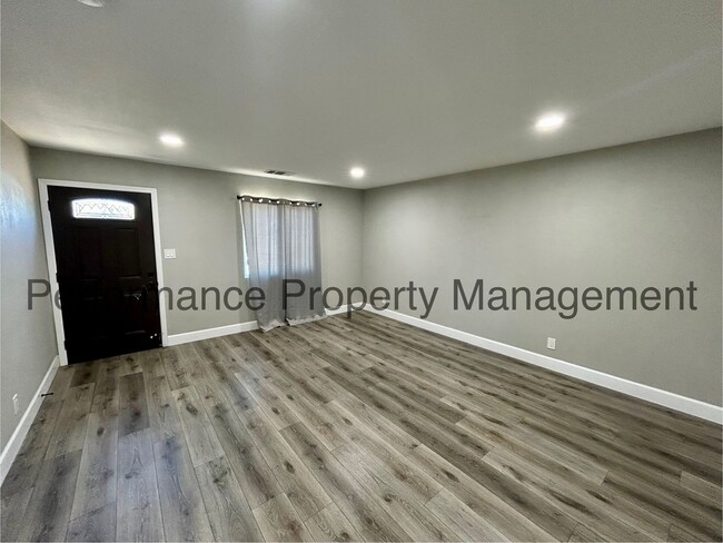 Building Photo - Charming 3 Bed/2 Bath Remodeled Home in Sh...