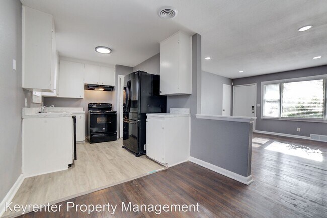 Building Photo - 3 br, 1 bath House - 319 W 50th St N