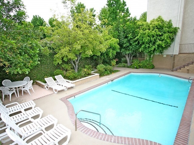 Building Photo - 13205 Riverside Dr
