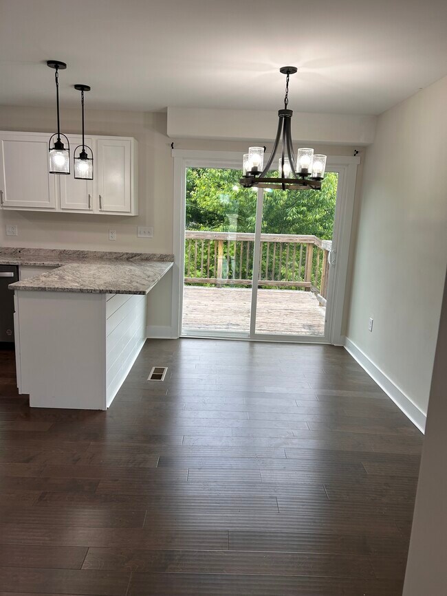 Building Photo - 216 Linwood Dr