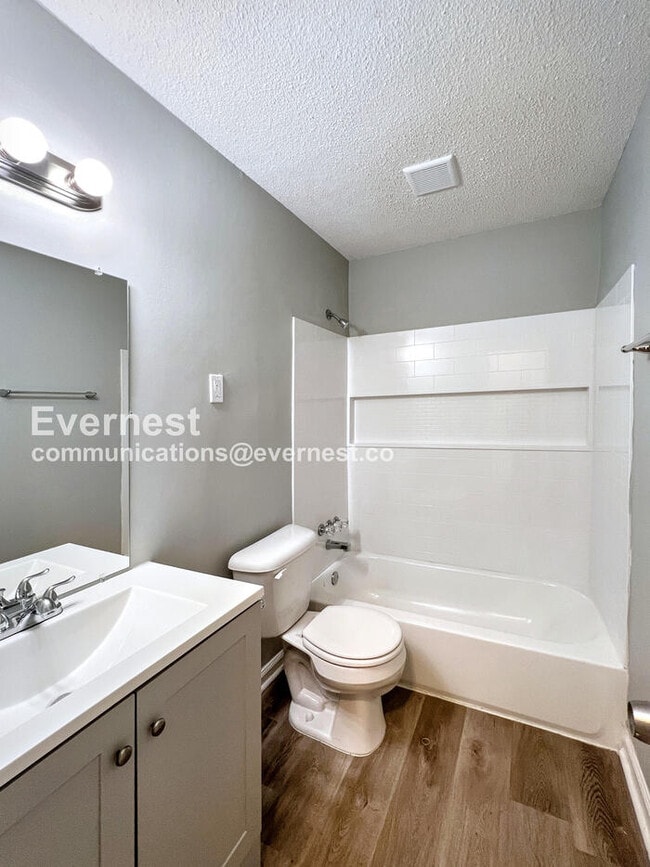 Foto del edificio - 2645 Eastbrook Dr