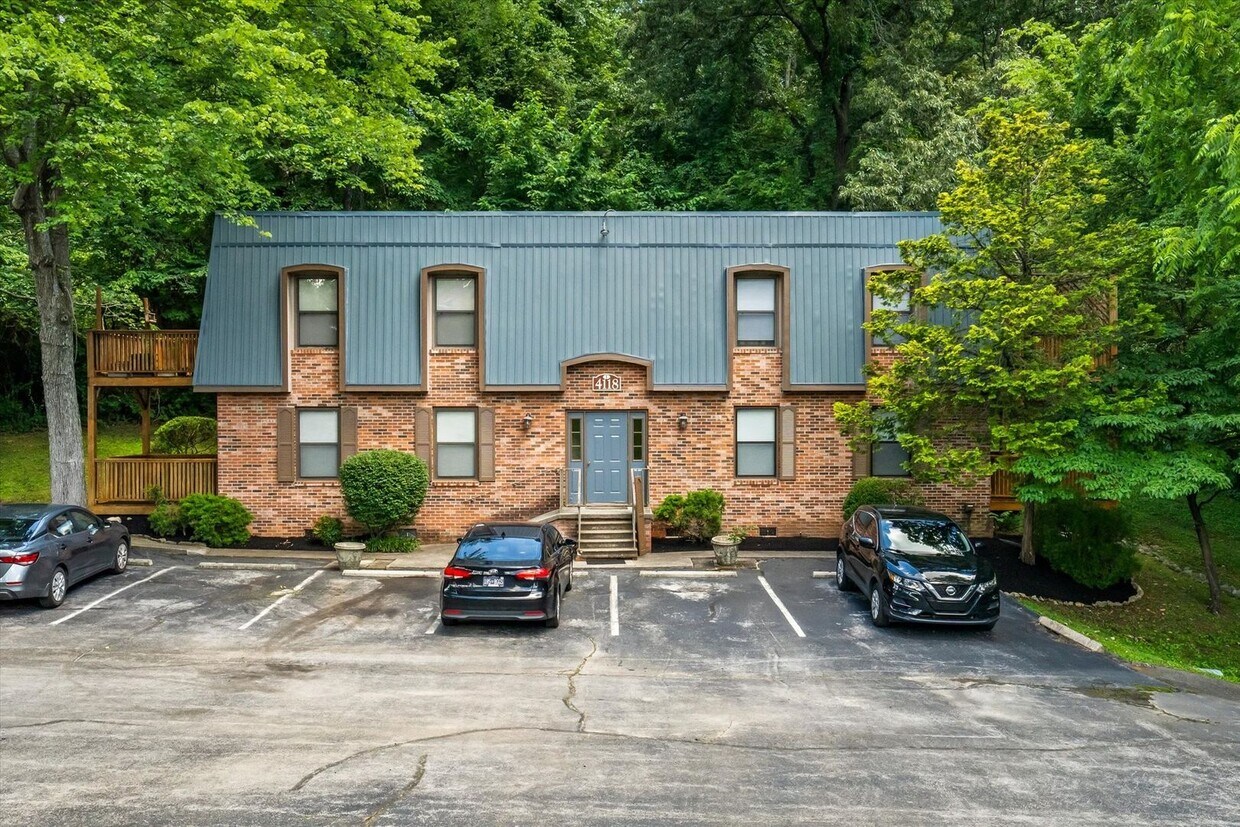 Primary Photo - Castle Terrace Apartments