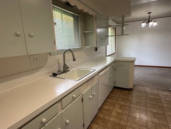 Building Photo - 3 Bedroom Ranch Style Home in the Centenni...