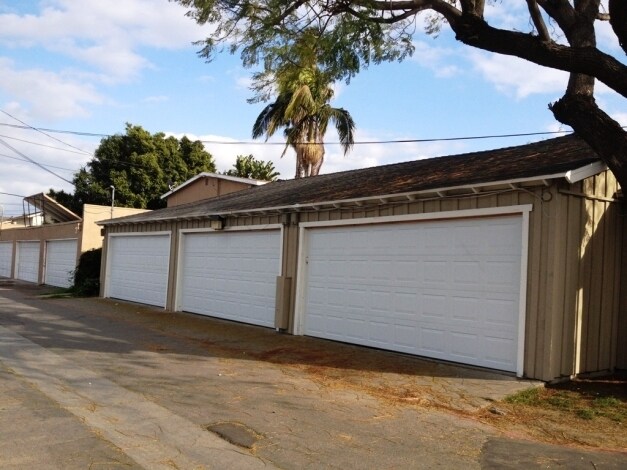 Building Photo - 1841 Crestwood Lane