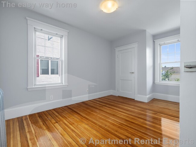 Building Photo - 16 Windsor Rd