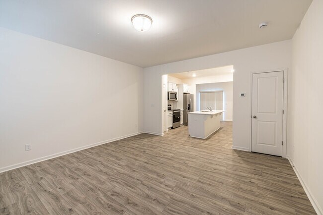 Foto del edificio - 2 Bedroom Townhome in Lowell