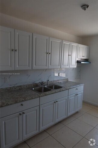 Building Photo - 4100 Palm Ave