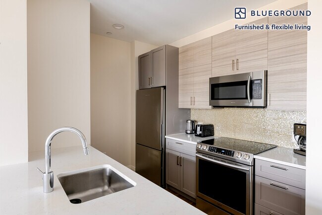 Building Photo - 28 Austin St