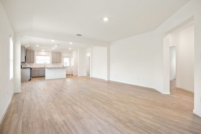Foto del edificio - **4 Weeks Free With a 18 Month Lease!!** Spacious 4 Bed | 2 Bath Home in San Antonio with Modern ...
