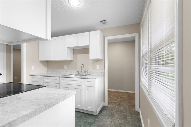 Foto del edificio - 35 Nadine Rd