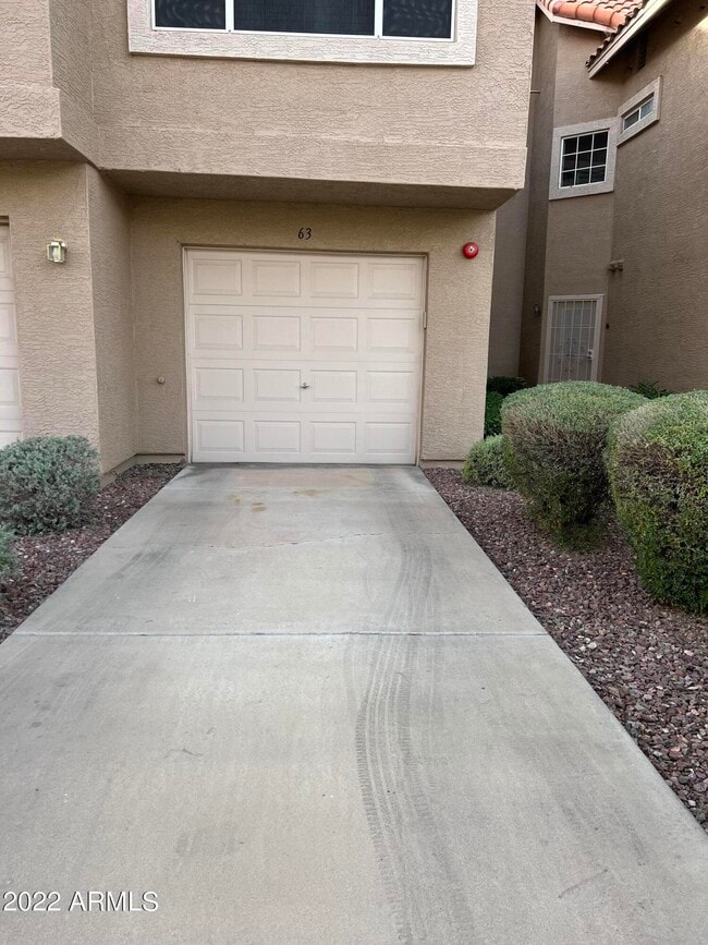 Building Photo - 1633 E Lakeside Dr