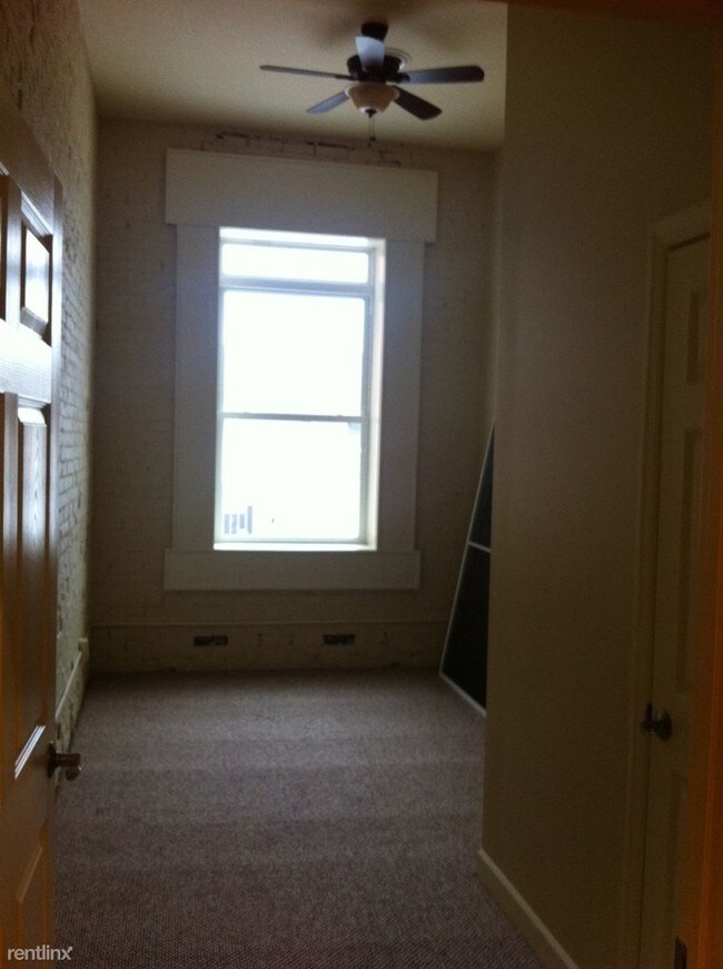 Building Photo - 138 W Main St
