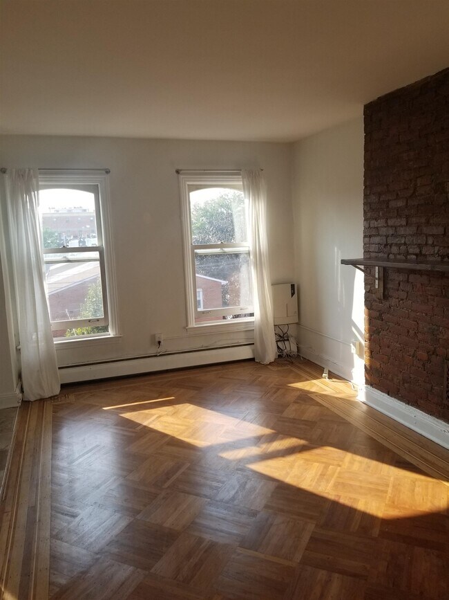 Building Photo - 560 Jersey Ave