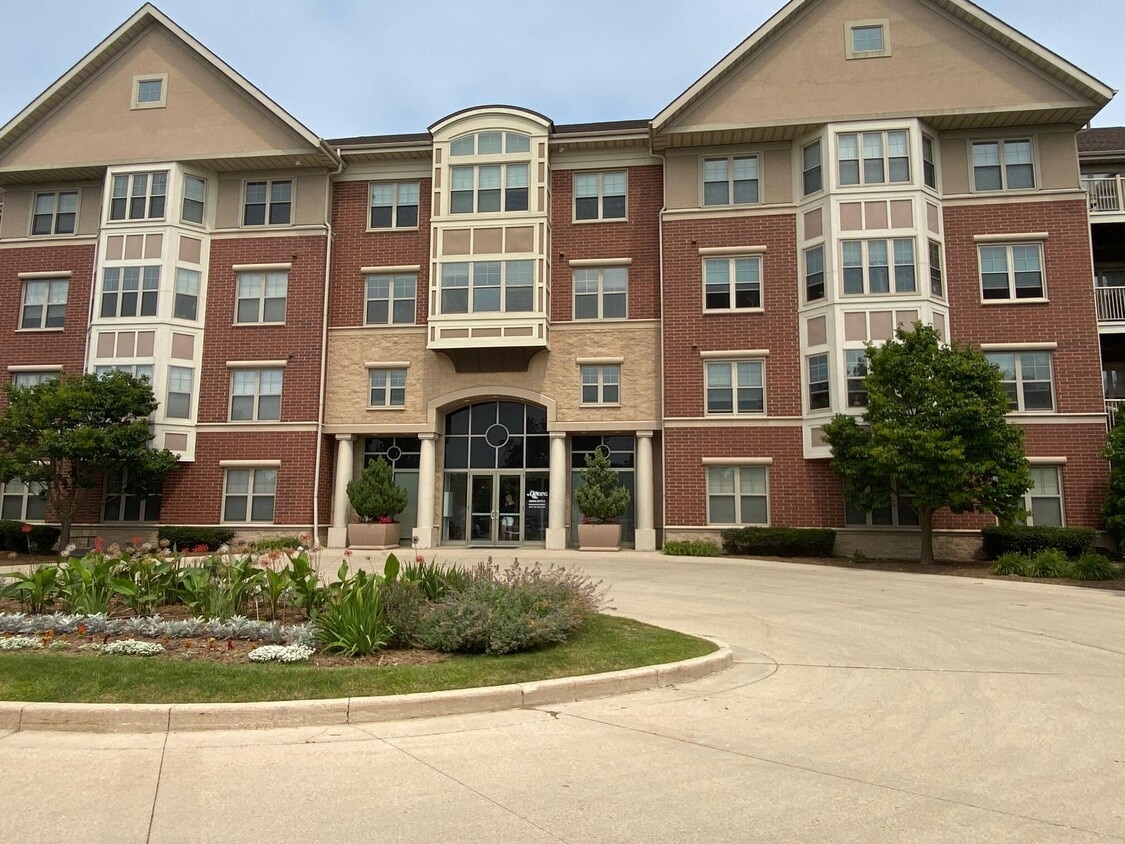 Primary Photo - 4110 S Lake Dr