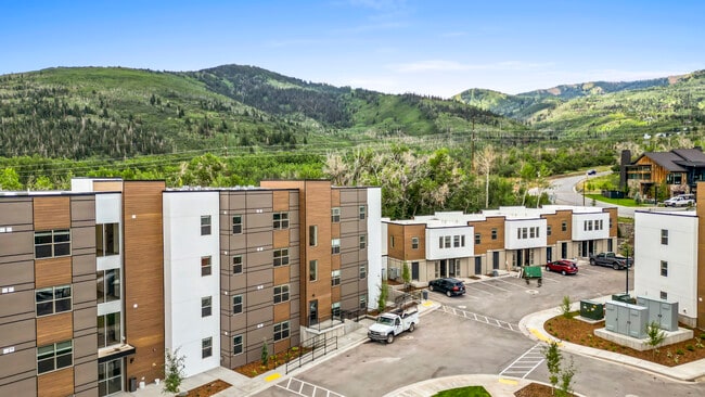 Building Photo - Slopeside Village Apartments and Townhomes