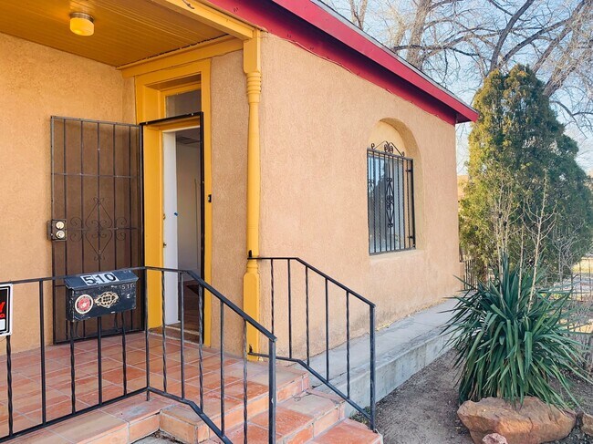 Foto del edificio - Modern House in Historic Barelas