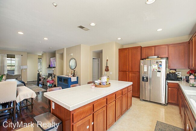 Building Photo - 3 br, 3.5 bath House - 1566 Hackberry Place