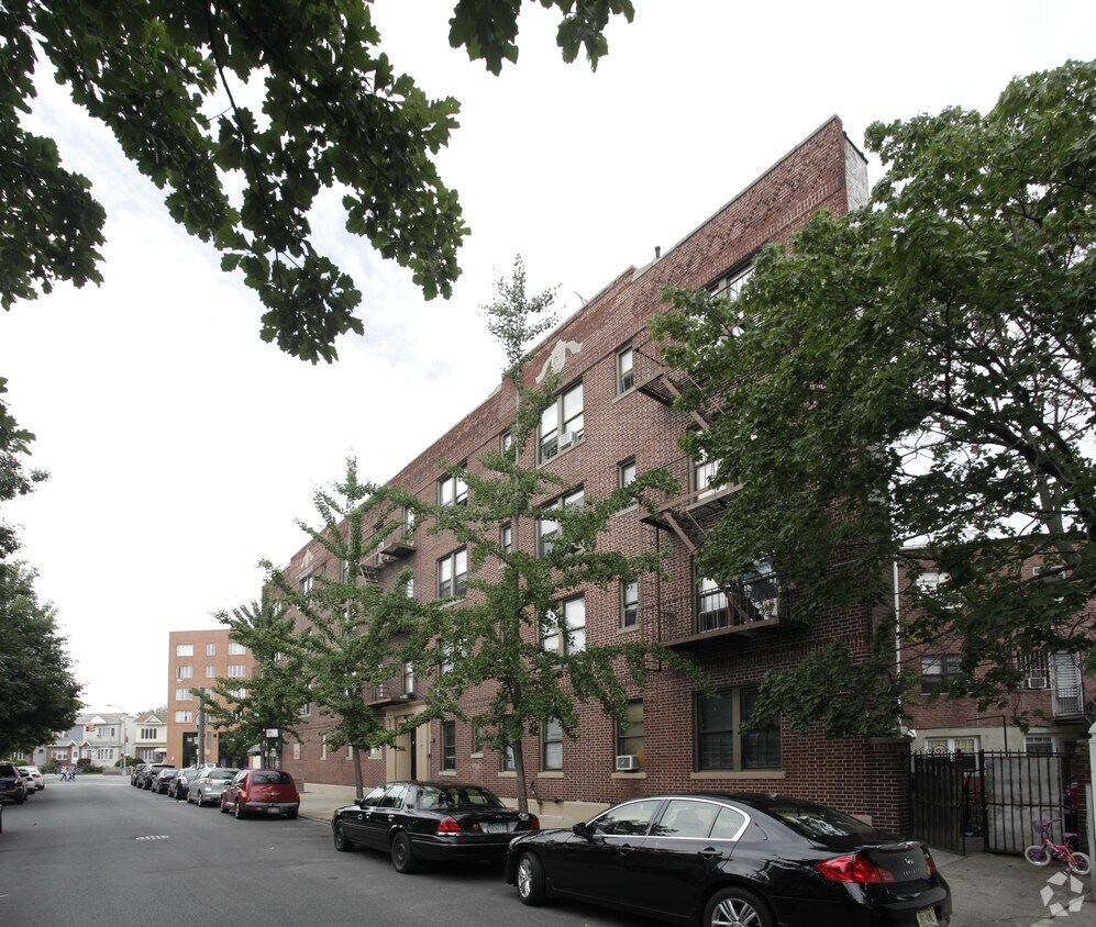 Building Photo - 1515 W 1st St