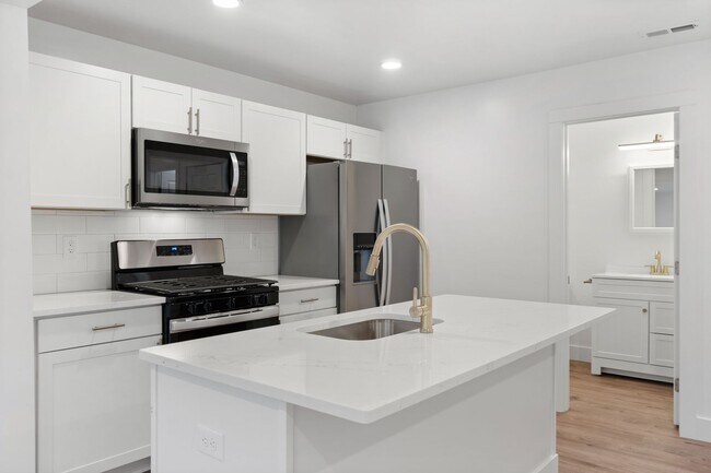 Building Photo - 506 Foreland Street