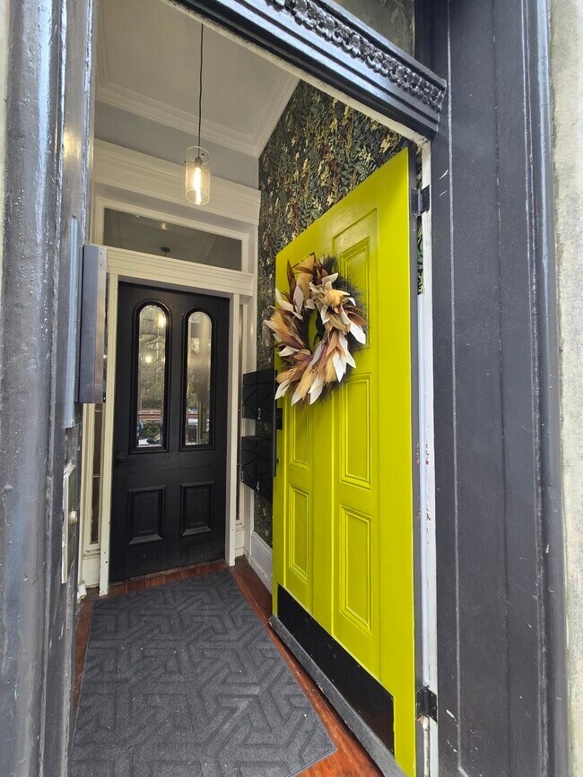 Entrada del edificio - 1104 Pine St