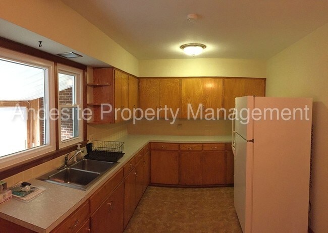 Building Photo - Location! Location! Location!