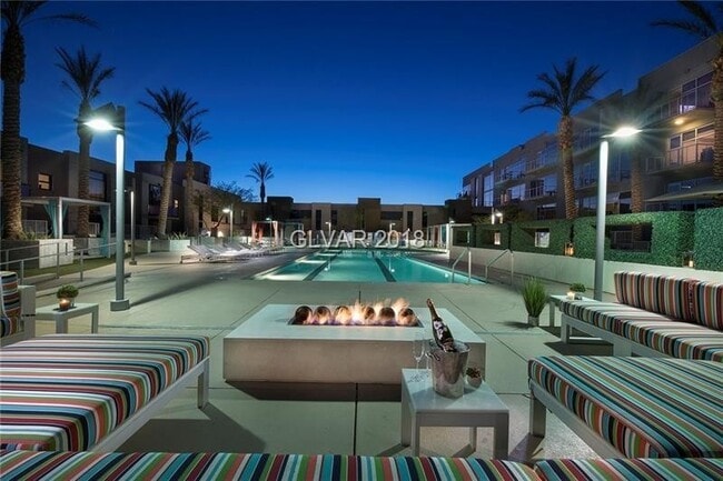 Foto del edificio - Gorgeous Juhl Unit For Lease