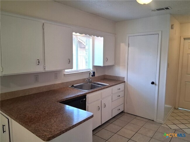 Foto del edificio - 1701 Lennox Ave