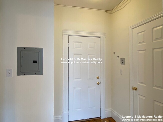 Foto del edificio - 1230 Commonwealth Ave