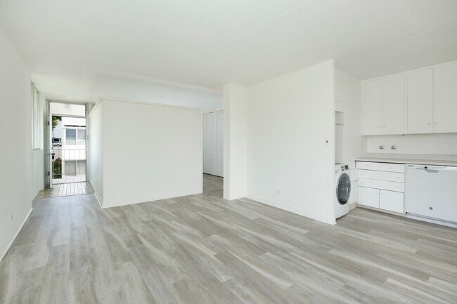 Building Photo - Pualei Circle, 1/1/1--renovated, clean, co...