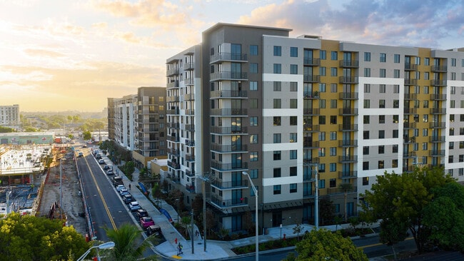 Metro Parc - Metro Parc Apartments