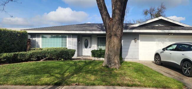 Foto del edificio - Remodeled 4/2 Great neighborhood