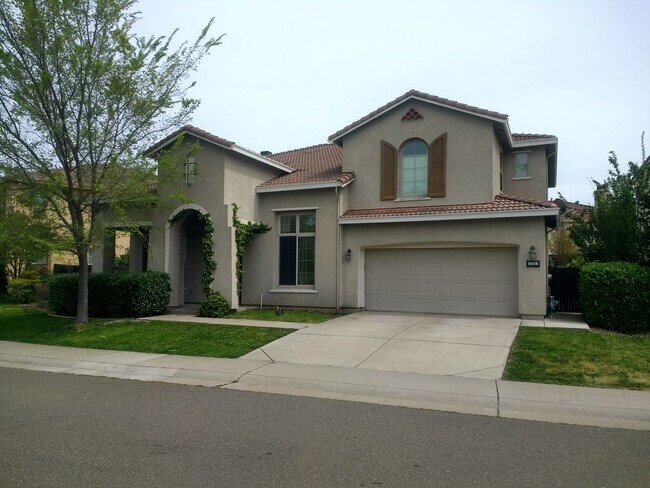 Building Photo - Excellent Elk Grove Location, Spacious 4 bedroom home with office, sitting parlor, and large kitchen