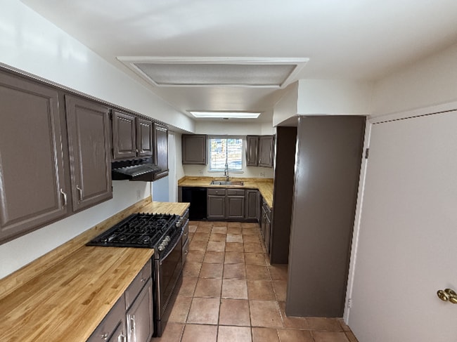Building Photo - 4370 Lobos Ave