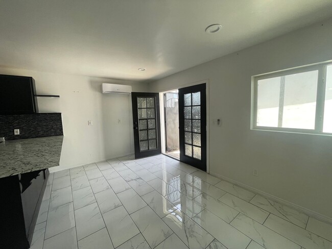 Foto del edificio - 2 bedroom 2 full bathrooms - Centrally loc...