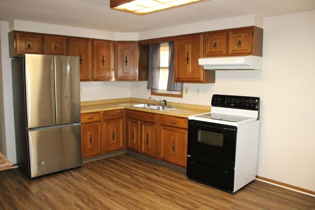 Building Photo - 11784 White Oak Rd