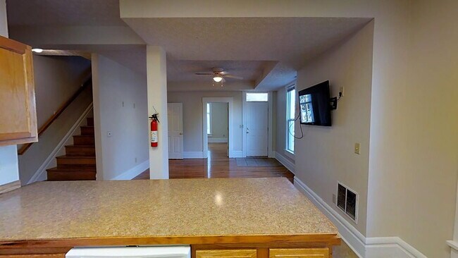 Foto del edificio - 235 E 11th Ave