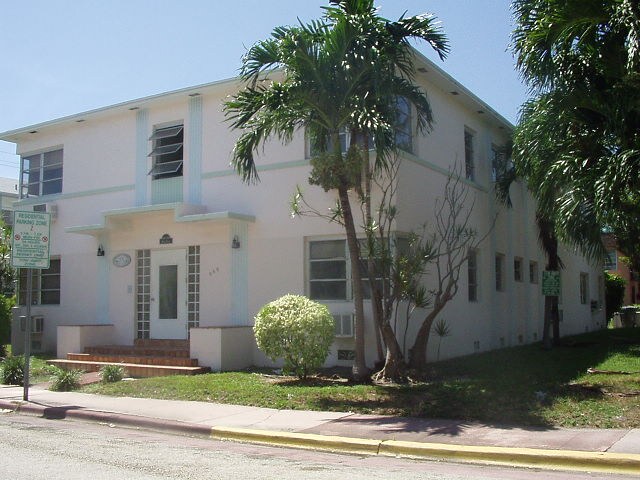 Building Photo - Pointe South Apartments