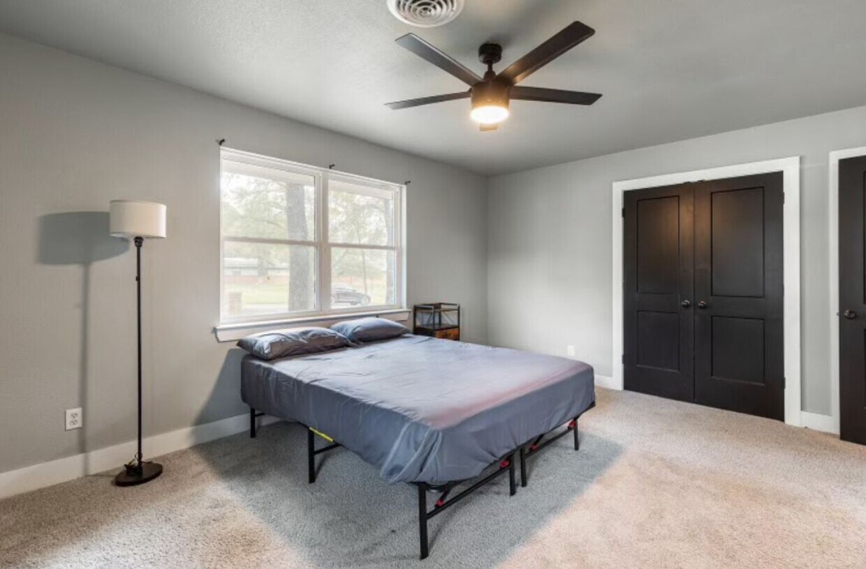 Foto principal - Fully Furnished Room for Rent- $550- Loren...