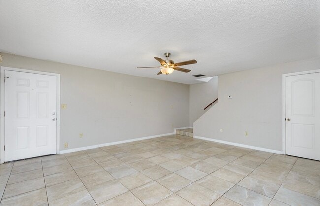 Building Photo - 1023 Spring Meadow Dr