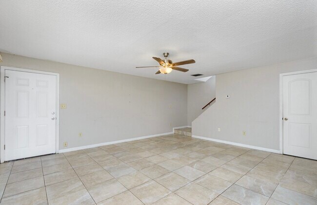 Foto del edificio - 1023 Spring Meadow Dr