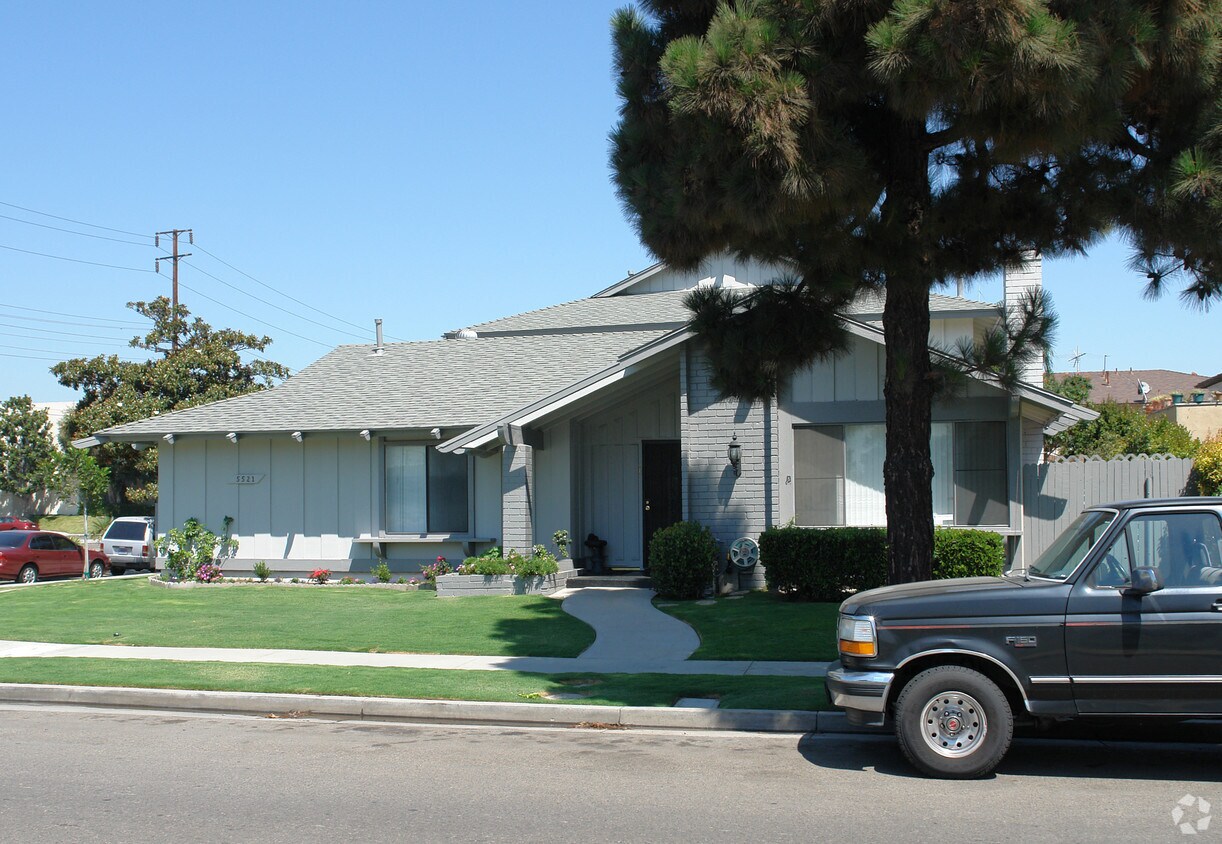 Foto del edificio - 5521 Cross Dr